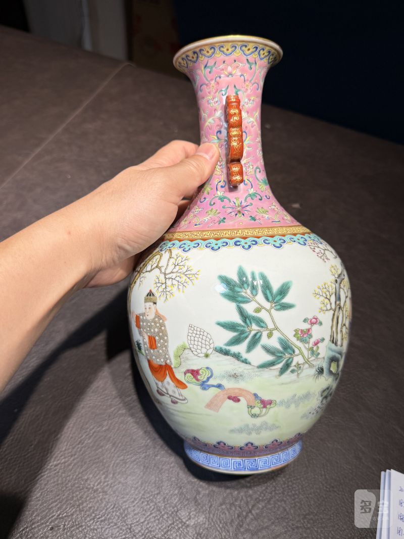 民国 “慎德堂制”宫粉地粉彩岁朝图双龙耳瓶 - 图11